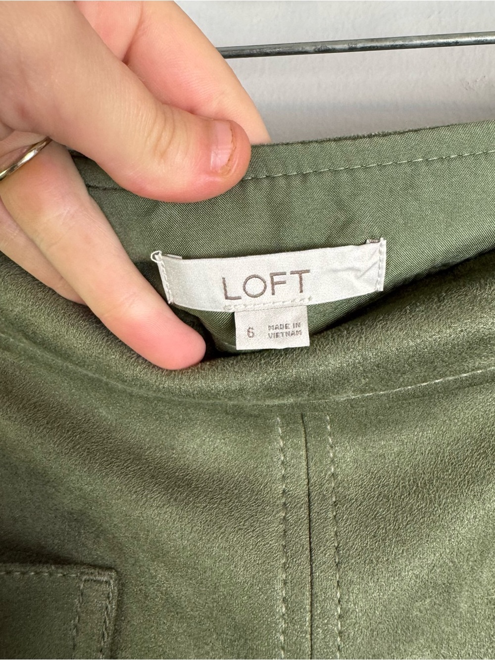 LOFT Olive Green Faux Suede Front Pocket Mini Skirt Skirt Size 6 - Picture 9 of 9